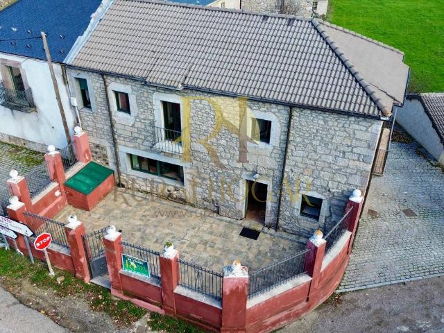 Casa adosada en Venta en Cabrillanes