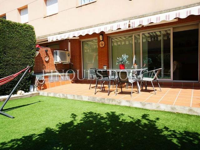 Casa adosada en venta en Cabrils, de 250 m² 4 habitaciones por 640.000