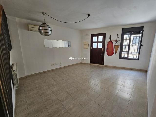 Casa adosada en venta en Cáceres, Casco Antiguo. Exclusiva vivienda con patio, garaje y trastero en zona centro de Cáceres. Casas adosadas.