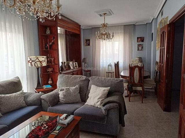 Casa adosada en venta en Cáceres, Centro. Adosado en fratres!. Casas adosadas.