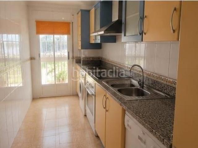 Casa adosada en venta en Cáceres, Montesol Mejostilla. Adosado en residencial gredos. Casas adosadas.
