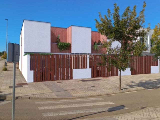 Casa adosada en venta en Cáceres, Montesol Mejostilla. Ultima vivienda NUEVA PROMOCIÓN EN VENTA SOBRE PLANO EN CÁCERES! 219.000 IVA. Casas adosadas.