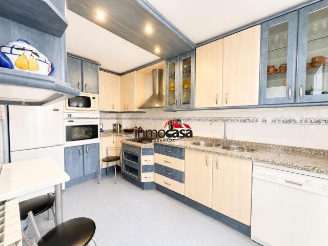 Casa adosada en venta en Cájar. BONITA ADOSA EN CAJAR DE 4 PLANTAS. Casas adosadas.