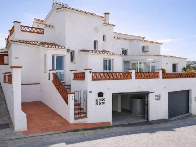 Casa adosada en Venta en Calahonda