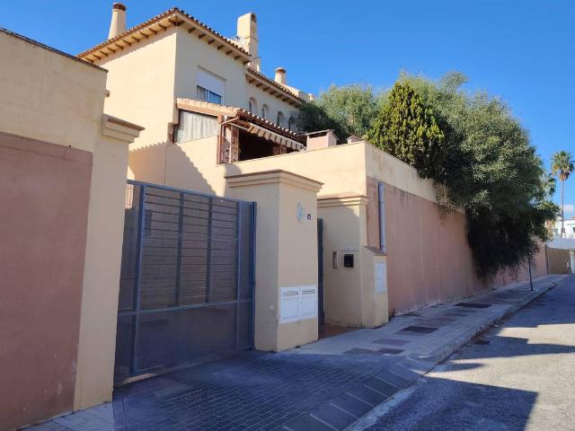Casa adosada en Venta en Calahonda