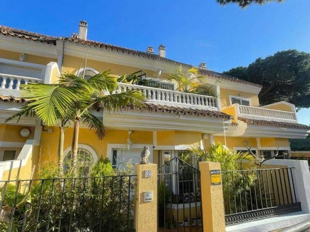 Casa adosada en Venta en Calahonda