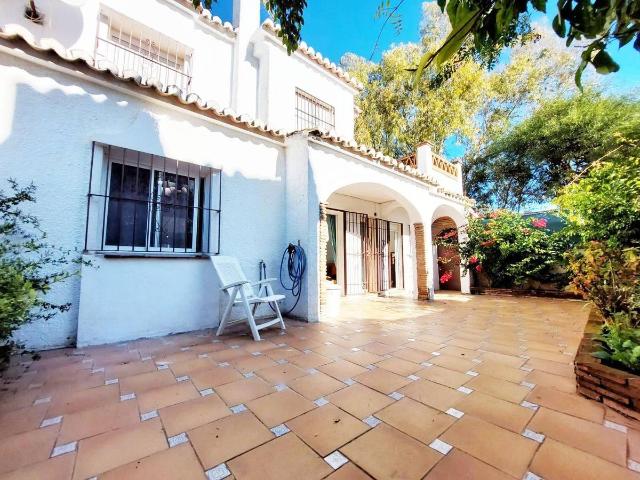 Casa adosada en Venta en Calahonda