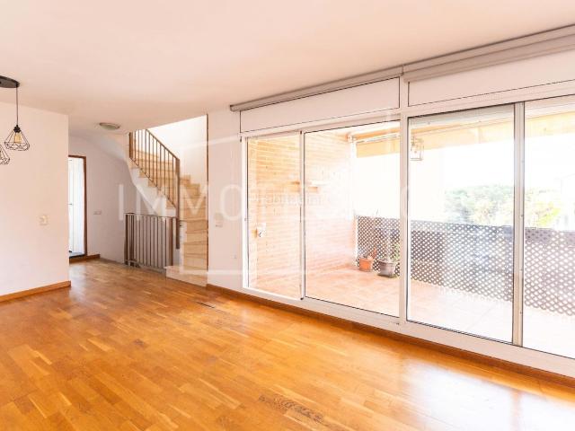 Casa adosada en venta en Caldes d´Estrac. Preciosa casa con vistas al mar. Casas adosadas Caldes.