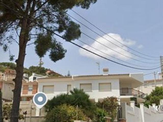 Casa adosada en venta en calle Comité Gómez de Orbaneja, Calafell, de 130 m² 3 habitaciones por 102.000