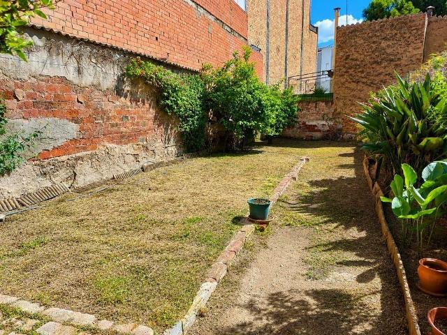 Casa adosada en venta en calle Consorts Sans Bernet, Barcelona, de 198 m² 5 habitaciones por 790.000