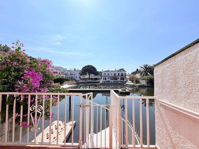 Casa adosada en venta en calle Cap Ras, Castelló d´Empúries, de 135 m² 3 habitaciones por 529.000