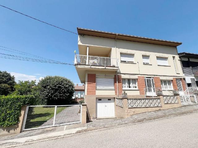 Casa adosada en venta en calle Castanyer, Olot, de 367 m² 7 habitaciones por 500.000
