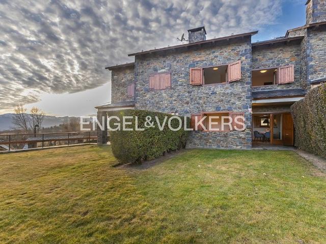 Casa adosada en venta en calle CL Saga, Ger, de 136 m² 4 habitaciones por 620.000