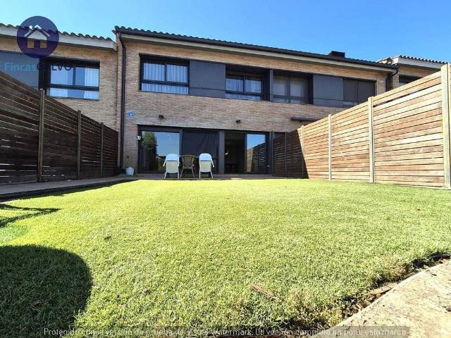 Casa adosada en venta en calle Antic de Rubí, Sant Quirze del Vallès, de 335 m² 4 habitaciones por 775.000