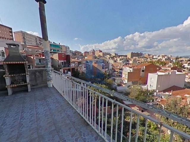 Casa adosada en venta en calle Advocat Viladot, Sabadell, de 358 m² 11 habitaciones por 320.720