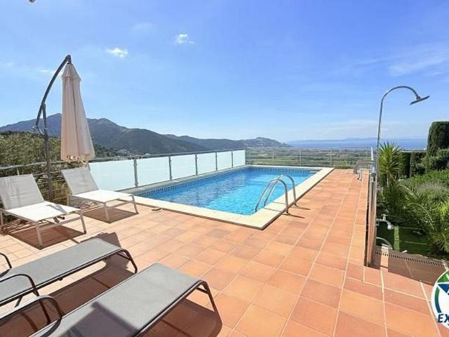 Casa adosada en venta en calle Albacete, Roses, de 210 m² 4 habitaciones por 765.000