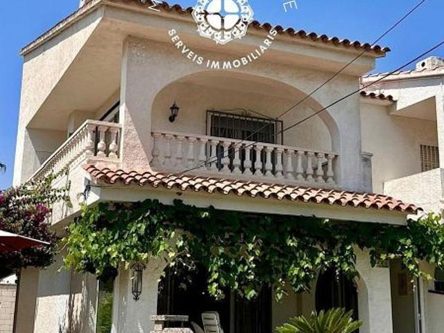 Casa adosada en venta en calle Aranjuez, Cambrils, de 110 m² 3 habitaciones por 470.000