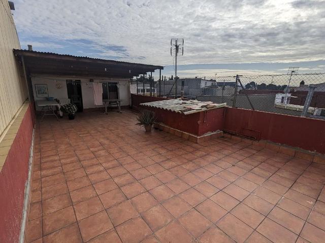 Casa adosada en venta en calle astúries, Terrassa, de 350 m² 7 habitaciones por 410.000