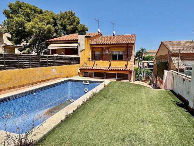 Casa adosada en venta en calle Atlàntic, Calafell, de 253 m² 5 habitaciones por 308.000