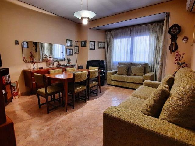 Casa adosada en venta en calle Bonaire, Móra d´Ebre, de 250 m² 3 habitaciones por 200.000