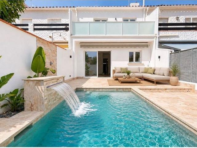 Casa adosada en venta en calle Badia, Castelló d´Empúries, de 100 m² 3 habitaciones por 485.000