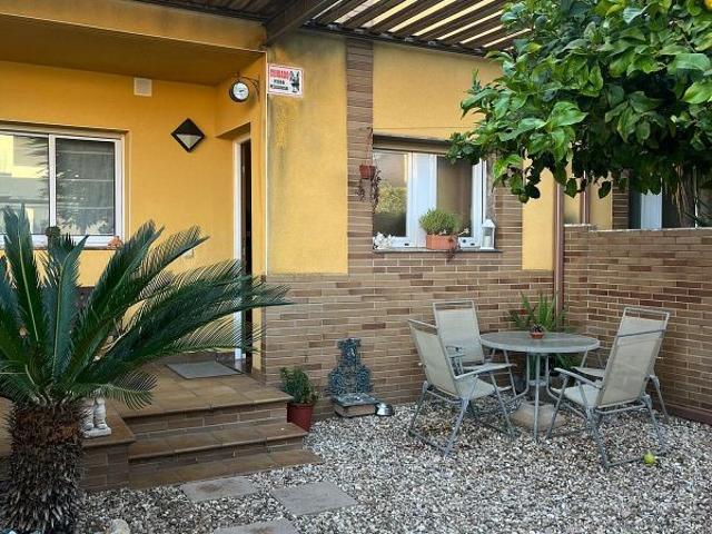 Casa adosada en venta en calle Berna, Cambrils, de 160 m² 3 habitaciones por 405.900
