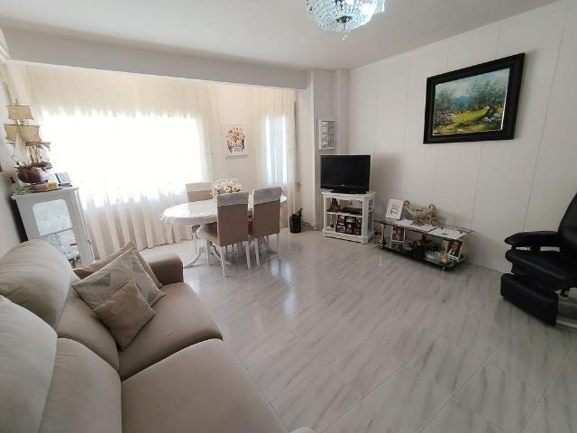 Casa adosada en venta en calle Bussó, Ampolla, l´, de 221 m² 4 habitaciones por 273.500