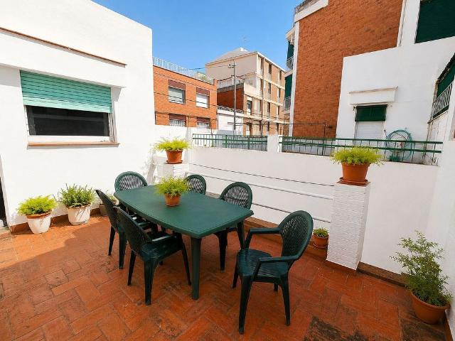 Casa adosada en venta en calle Garcilaso, Badalona, de 116 m² 3 habitaciones por 420.000