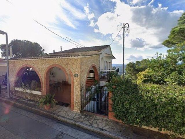 Casa adosada en venta en calle Garbí, Lloret de Mar, de 217 m² 4 habitaciones por 250.900