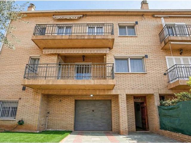 Casa adosada en venta en calle General Prim, Ripollet, de 192 m² 5 habitaciones por 500.000