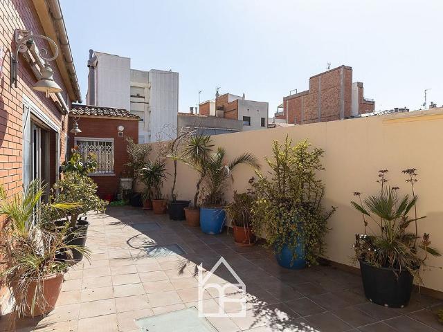 Casa adosada en venta en calle Gustavo Adolfo Bécquer, Cornellà de Llobregat, de 345 m² 5 habitaciones por 780.000