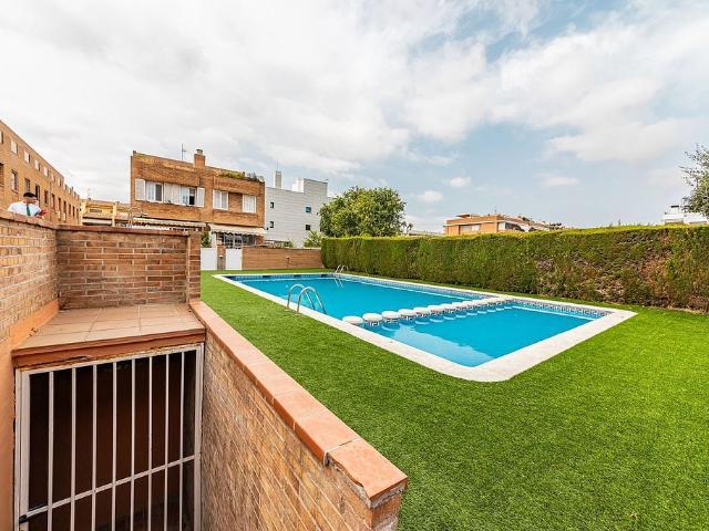 Casa adosada en venta en calle Doctor Darius Huguet, Cubelles, de 192 m² 4 habitaciones por 390.000