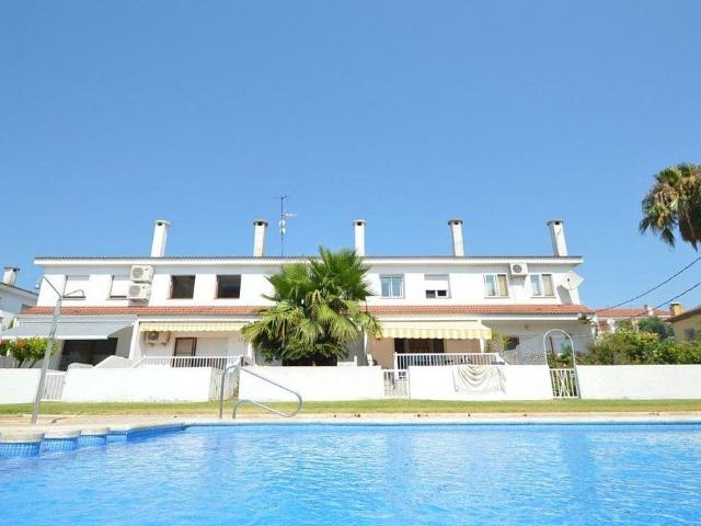 Casa adosada en venta en calle Domingo Riba, Sant Carles de la Ràpita, de 160 m² 4 habitaciones por 380.000
