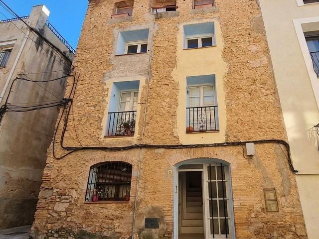 Casa adosada en venta en calle D'orient, Tivissa, de 320 m² 5 habitaciones por 190.000