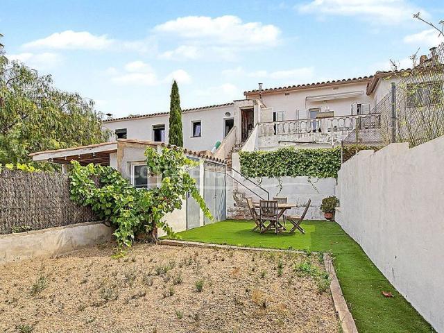 Casa adosada en venta en calle Dalmai Bernat, Begur, de 128 m² 3 habitaciones por 380.000