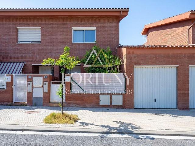 Casa adosada en venta en calle D'amposta, Reus, de 168 m² 4 habitaciones por 329.900