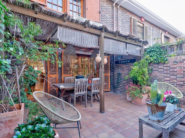 Casa adosada en venta en calle D'anna Tugas, Badalona, de 244 m² 4 habitaciones por 720.000