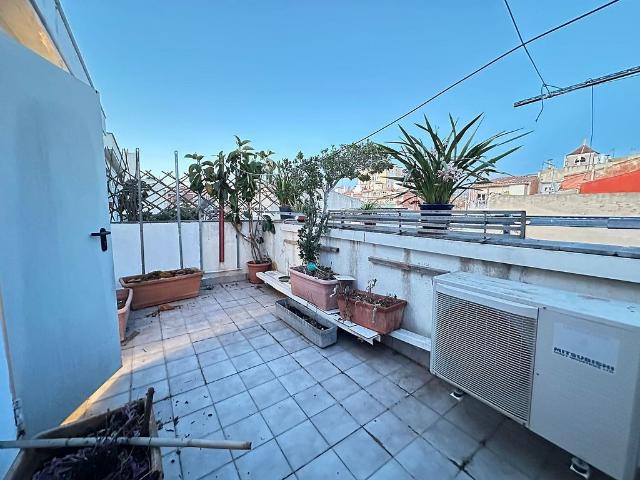 Casa adosada en venta en calle De Balmes, Badalona, de 130 m² 4 habitaciones por 300.000