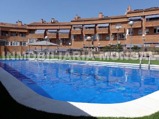 Casa adosada en venta en calle De Joan Pagès, Sant Boi de Llobregat, de 214 m² 4 habitaciones por 459.000