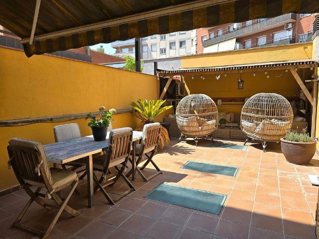 Casa adosada en venta en calle De Joanot Martorell, Sabadell, de 262 m² 4 habitaciones por 549.000