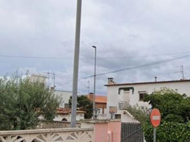 Casa adosada en venta en calle De la Creu del Garí, Vilanova i La Geltrú, de 90 m² 3 habitaciones por 206.000