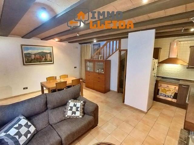 Casa adosada en venta en calle De la Font, Àger, de 126 m² 3 habitaciones por 169.000