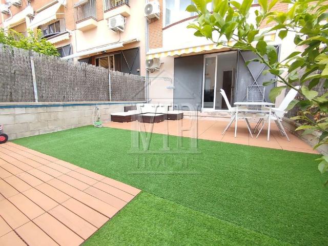 Casa adosada en venta en calle De la Independència, Badalona, de 165 m² 4 habitaciones por 560.000