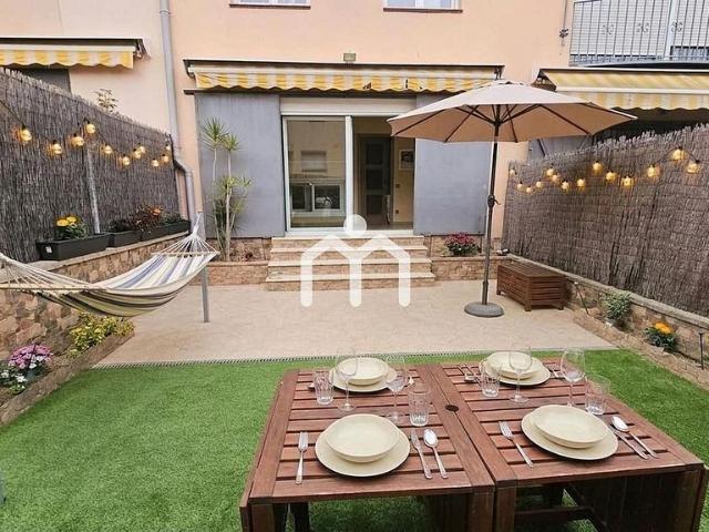 Casa adosada en venta en calle De la Independència, Badalona, de 174 m² 4 habitaciones por 570.000