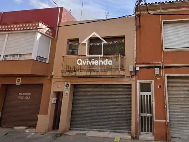 Casa adosada en venta en calle De la Saboneria, Sabadell, de 86 m² 3 habitaciones por 257.000