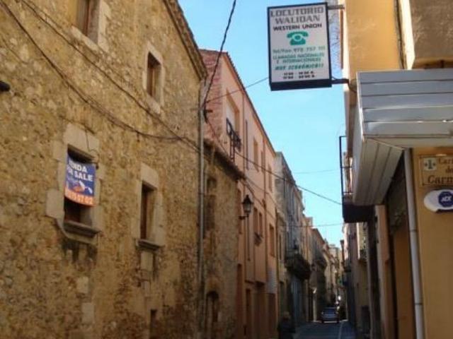 Casa adosada en venta en calle De la Porta Nova, Torroella de Montgrí, de 320 m² 7 habitaciones por 230.000