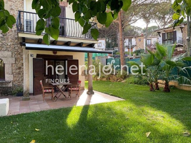 Casa adosada en venta en calle De la Pujada de L'hotel, Santa Cristina d´Aro, de 100 m² 2 habitaciones por 310.000 €