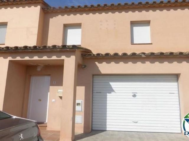 Casa adosada en venta en calle De L'arenal, Castelló d´Empúries, de 129 m² 4 habitaciones por 295.000
