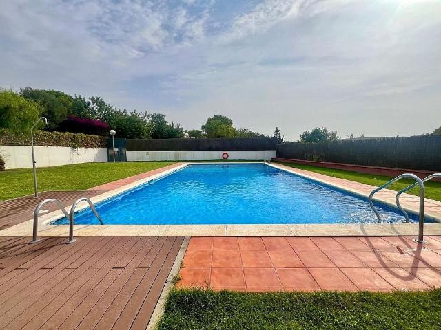 Casa adosada en venta en calle De Les Mèlies, Vilanova i La Geltrú, de 152 m² 4 habitaciones por 499.000