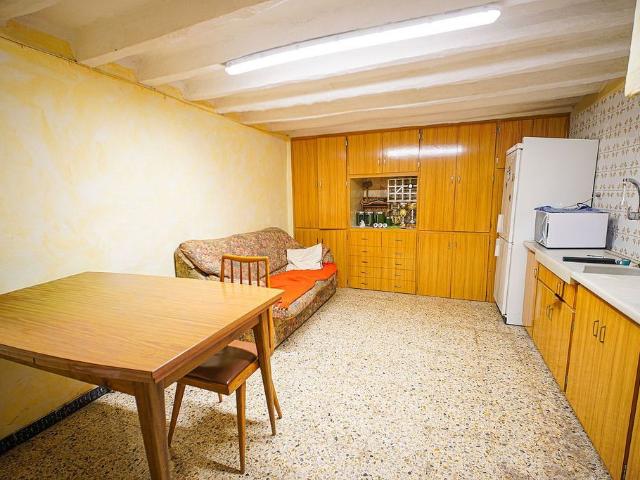 Casa adosada en venta en calle De Les Monges, Valls, de 170 m² 3 habitaciones por 71.000